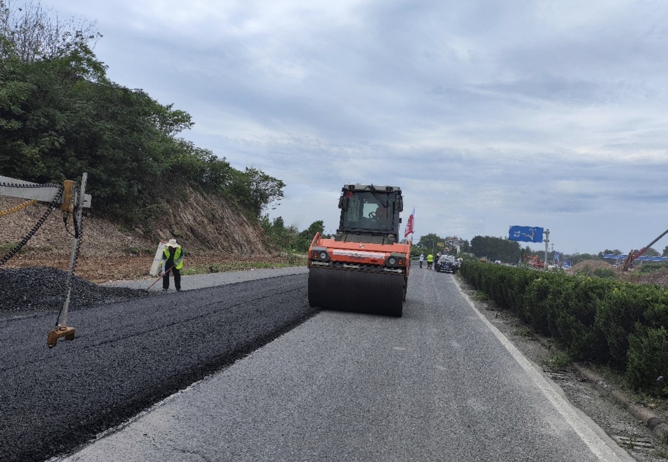 秦皇島路橋承赤高速公路2019年主體養(yǎng)護(hù)工程(路面工程)施工lm-2標(biāo)段," href="https://www.veer.com/photo/121101960?utm_source=baidu&utm_medium=imagesearch&chid=902