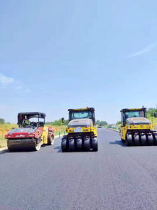 棗潛高速公路六標(biāo)路面攤鋪施工項目火熱進行中