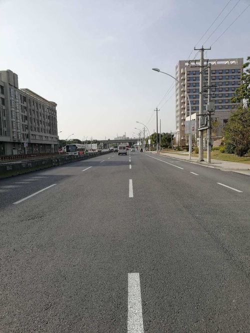 排除道路周邊施工安全隱患 新鎮(zhèn)街新車公路閔申高架段路面維修完成與路橋附屬工程建筑勞務(wù)分包探討